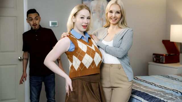 Блондиночки решили затеять секс втроем со своим общим приятелем